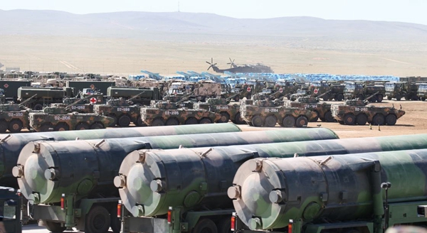 建國(guó)90周年閱兵儀式，感動(dòng)著每一個(gè)中國(guó)人